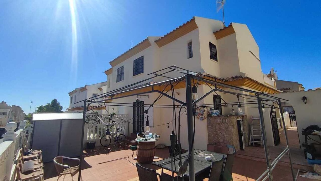 Moderný mestský dom v Playa Flamenca – Costa Blanca