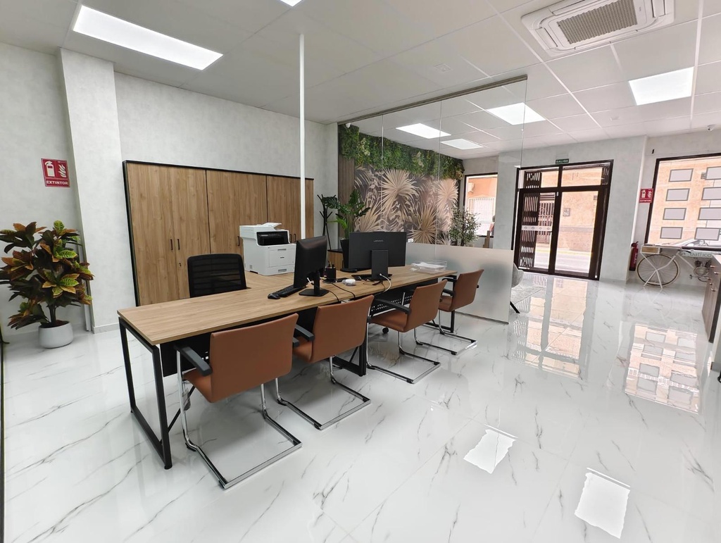 Moderný Commercial v Los Montesinos – Pueblo 8