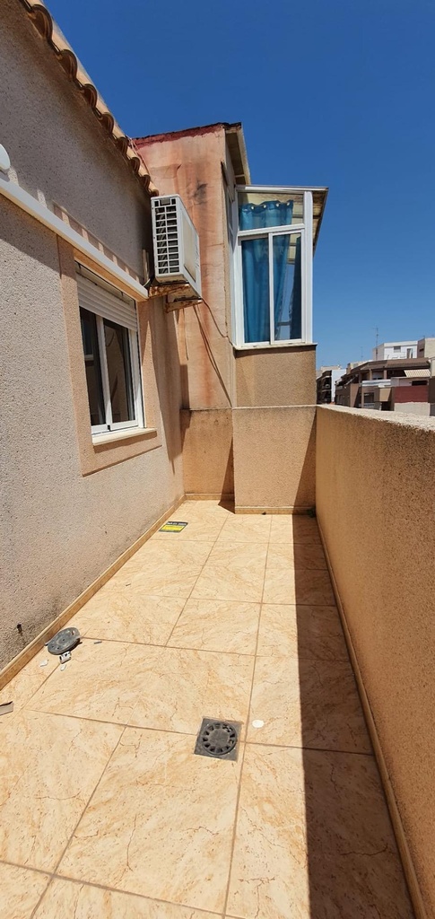 Moderný penthouse v Torrevieja s bazénom