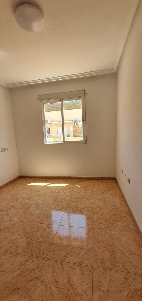 Moderný penthouse v Torrevieja s bazénom
