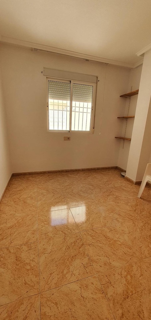 Moderný penthouse v Torrevieja s bazénom