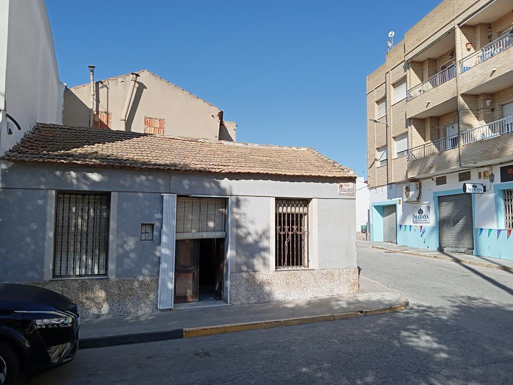 Semi Detached v Los Montesinos