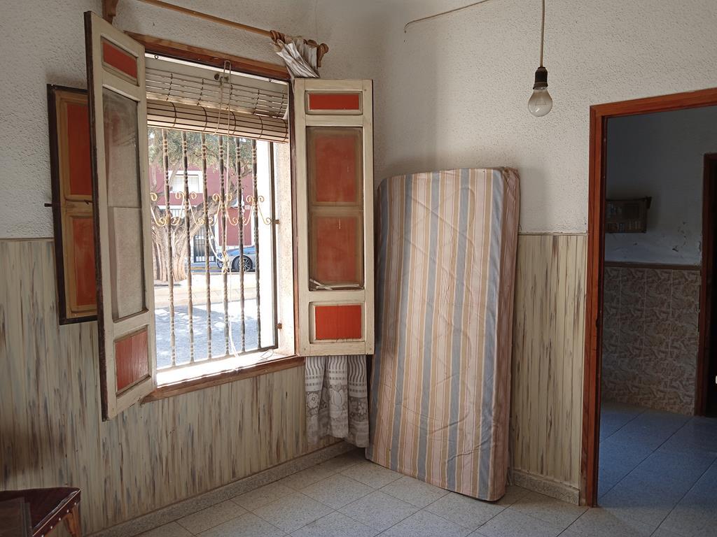 Semi Detached v Los Montesinos