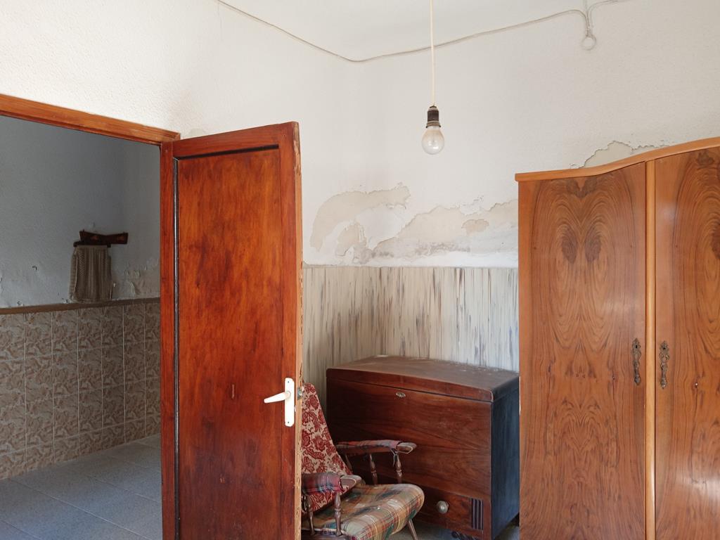 Semi Detached v Los Montesinos