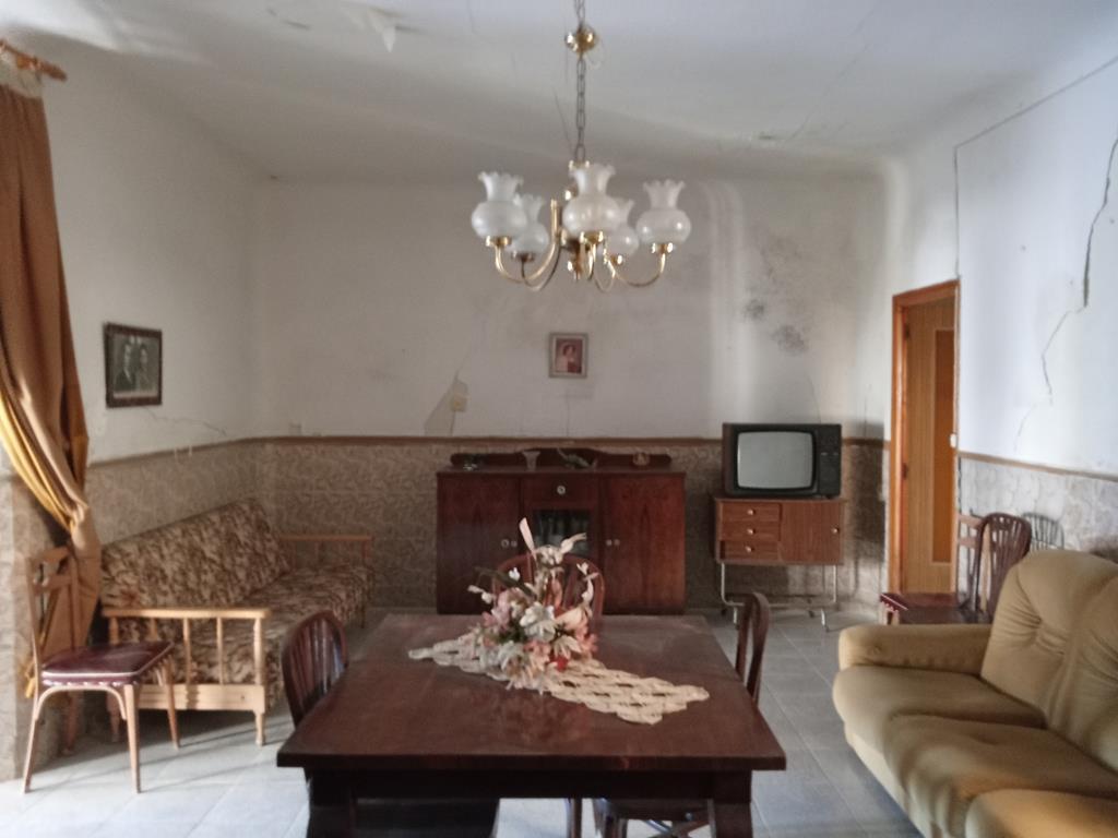 Semi Detached v Los Montesinos