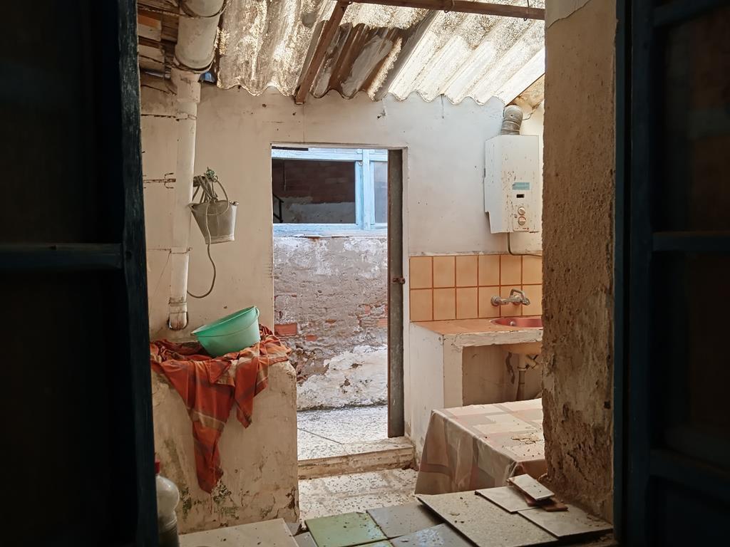 Semi Detached v Los Montesinos