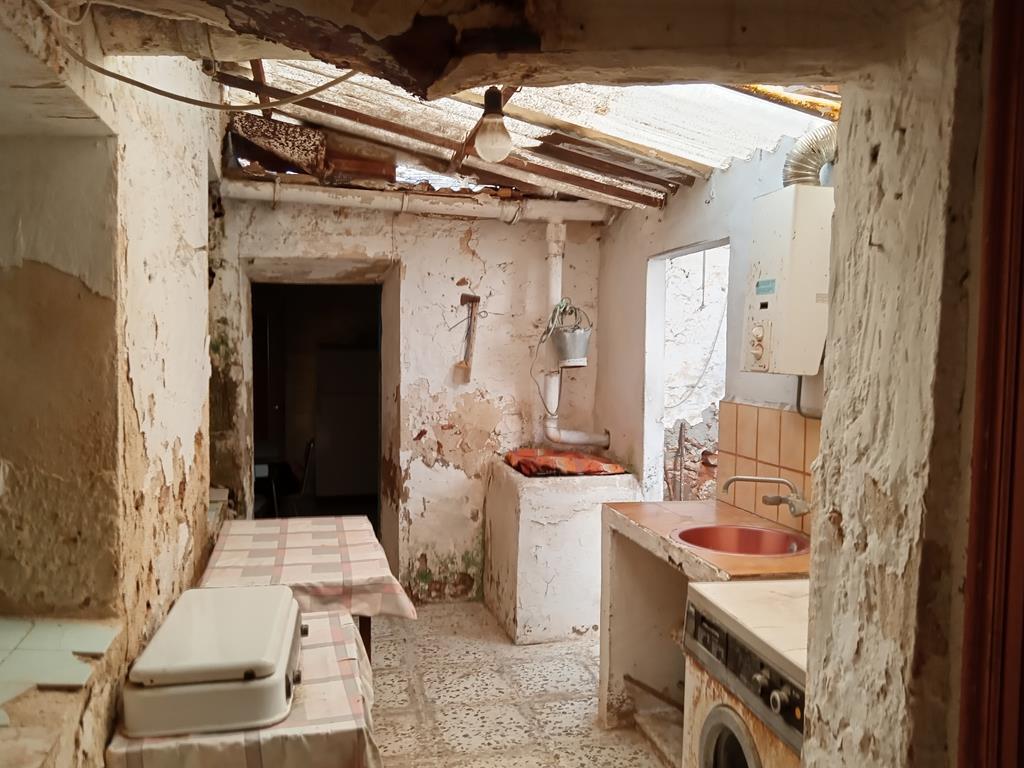 Semi Detached v Los Montesinos