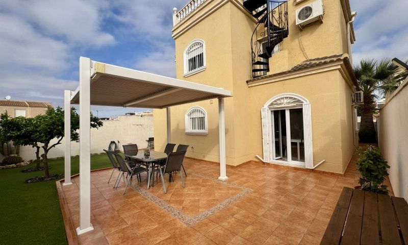 Moderná vila v Torrevieja – Costa Blanca