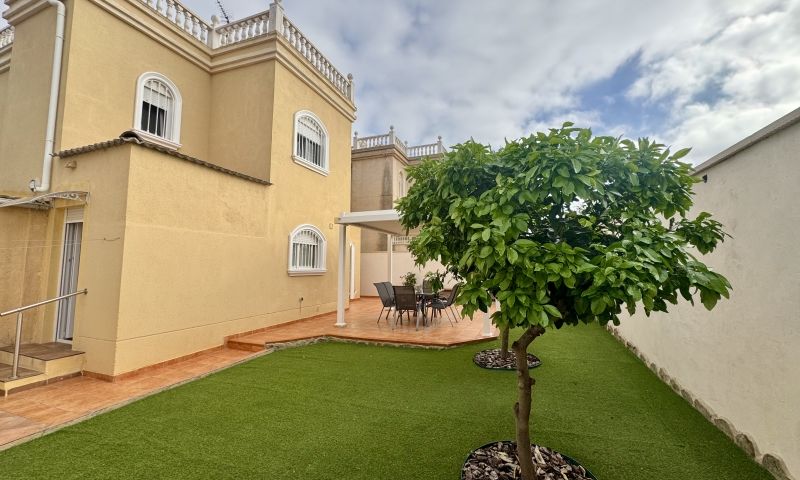 Moderná vila v Torrevieja – Costa Blanca