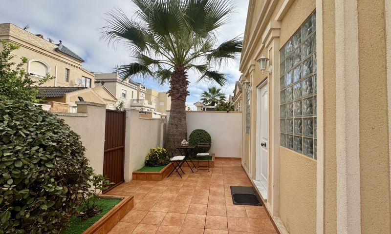 Moderná vila v Torrevieja – Costa Blanca