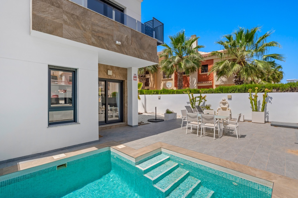Moderná vila v Torrevieja – Costa Blanca