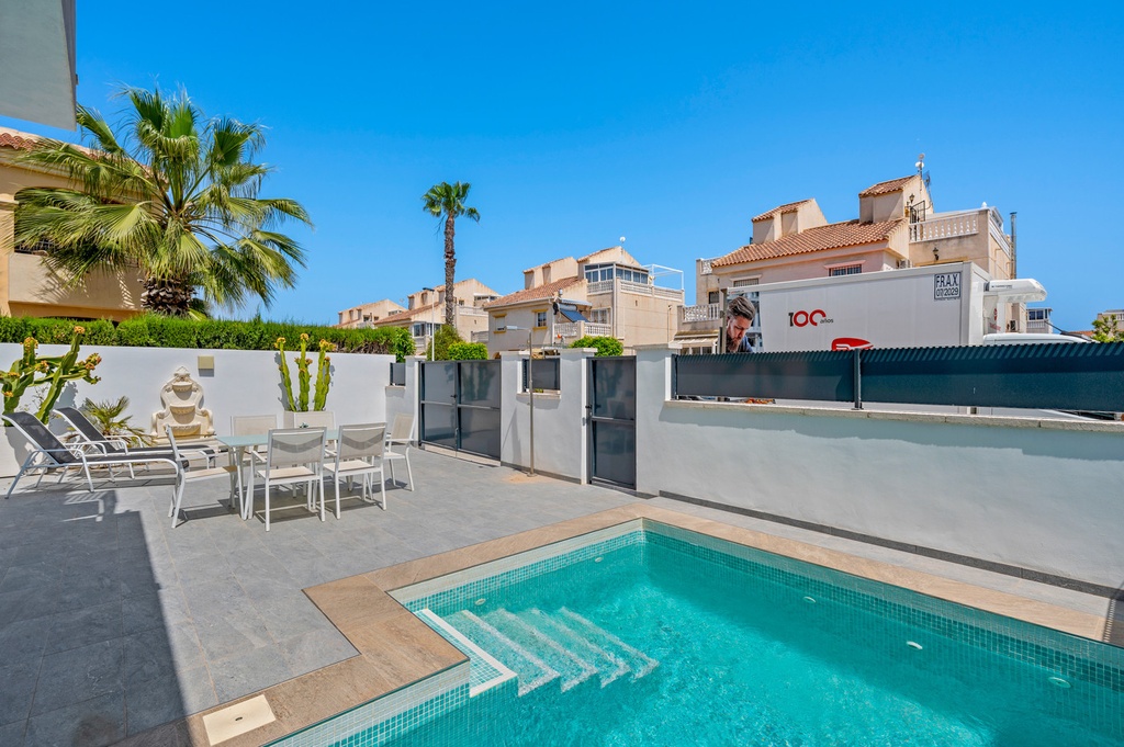 Moderná vila v Torrevieja – Costa Blanca