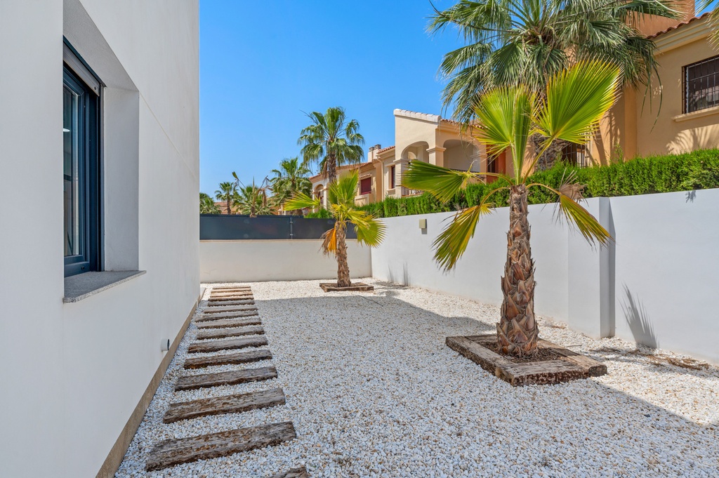 Moderná vila v Torrevieja – Costa Blanca