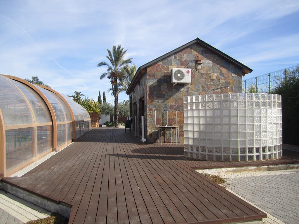 Luxusná vila v Los Montesinos s bazénom