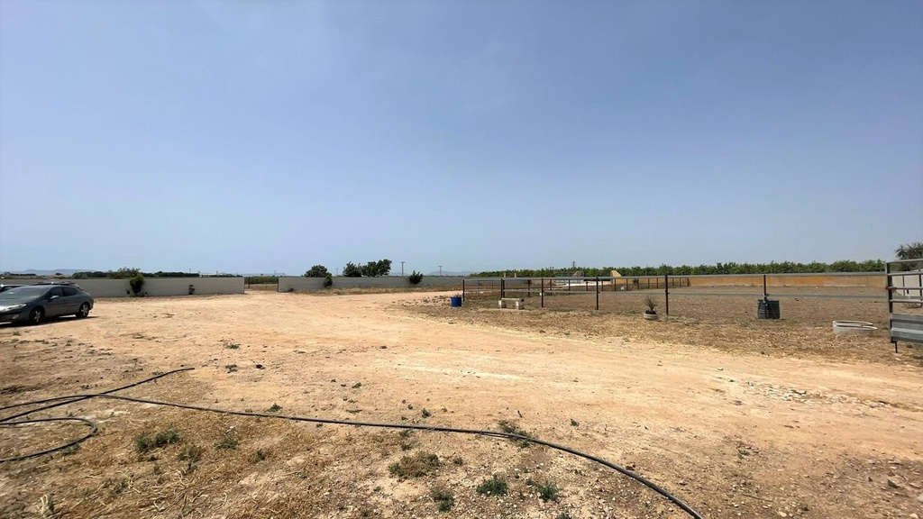 Moderný Commercial v Balsicas – Inland