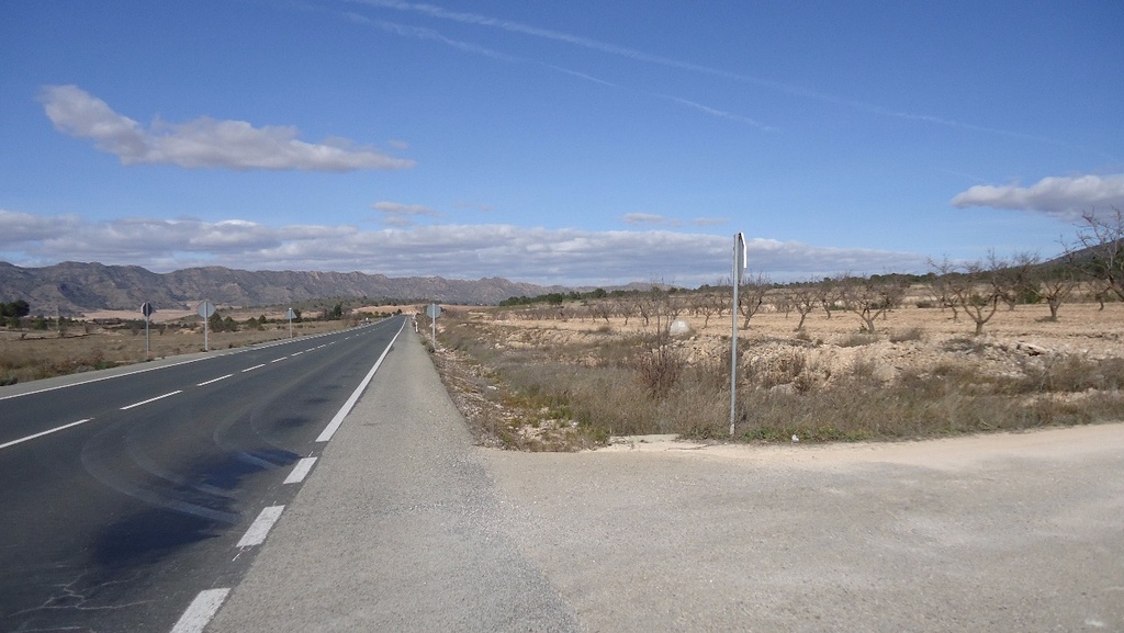 Moderný Land v Yecla – Inland