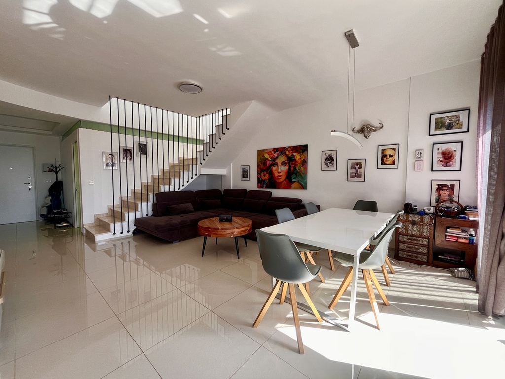 Moderný penthouse v Los Dolses – Inland