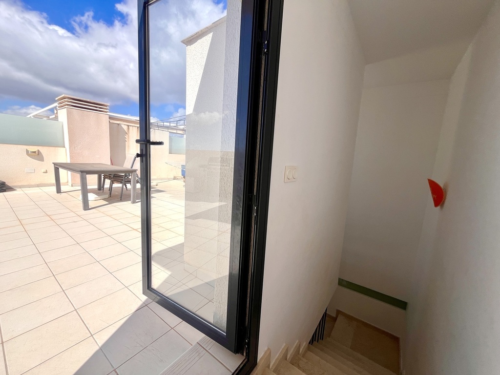 Moderný penthouse v Los Dolses – Inland