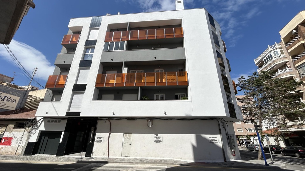 Moderný Commercial v Torrevieja – Costa Blanca