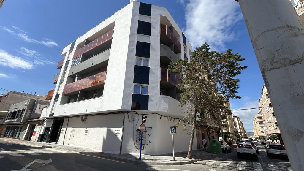 Moderný Commercial v Torrevieja – Costa Blanca