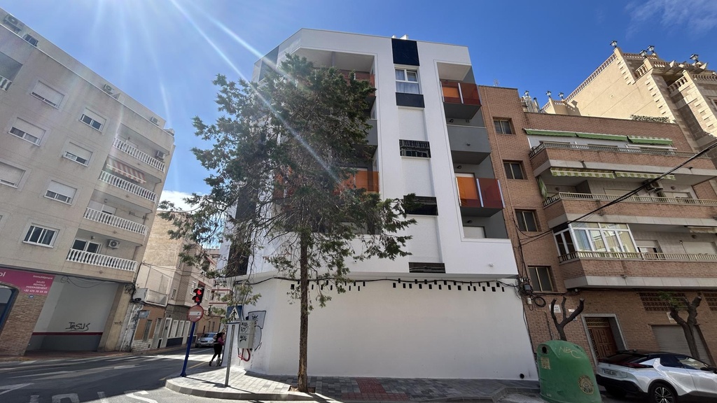 Moderný Commercial v Torrevieja – Costa Blanca