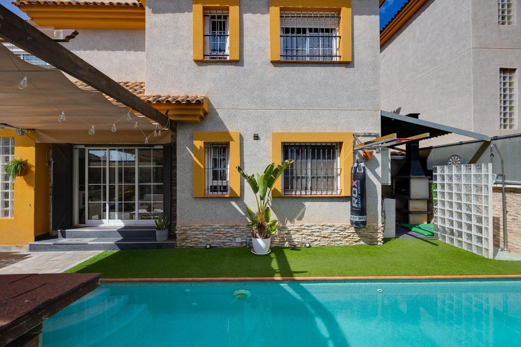 Moderná vila v Los Montesinos – La Herrada