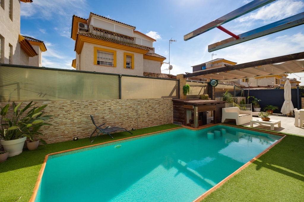 Moderná vila v Los Montesinos – La Herrada
