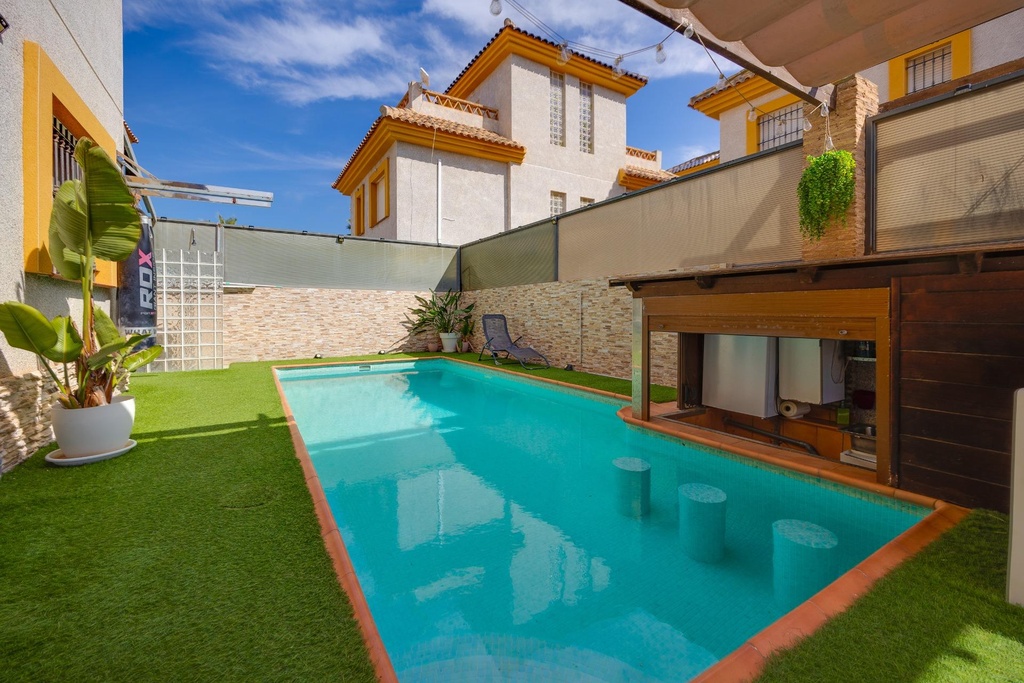 Moderná vila v Los Montesinos – La Herrada