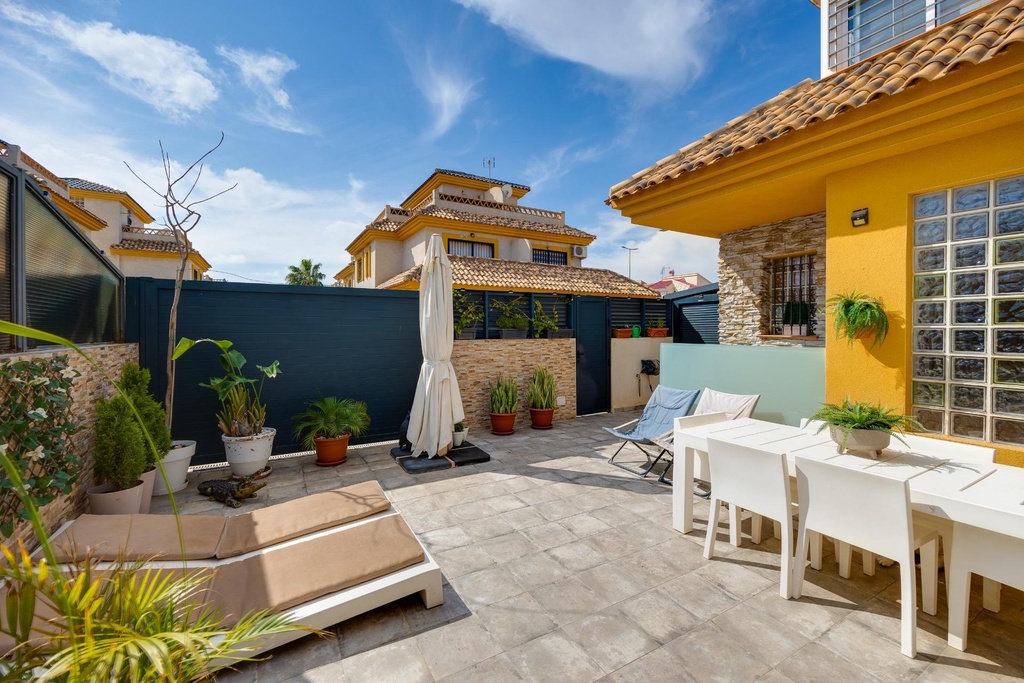 Moderná vila v Los Montesinos – La Herrada