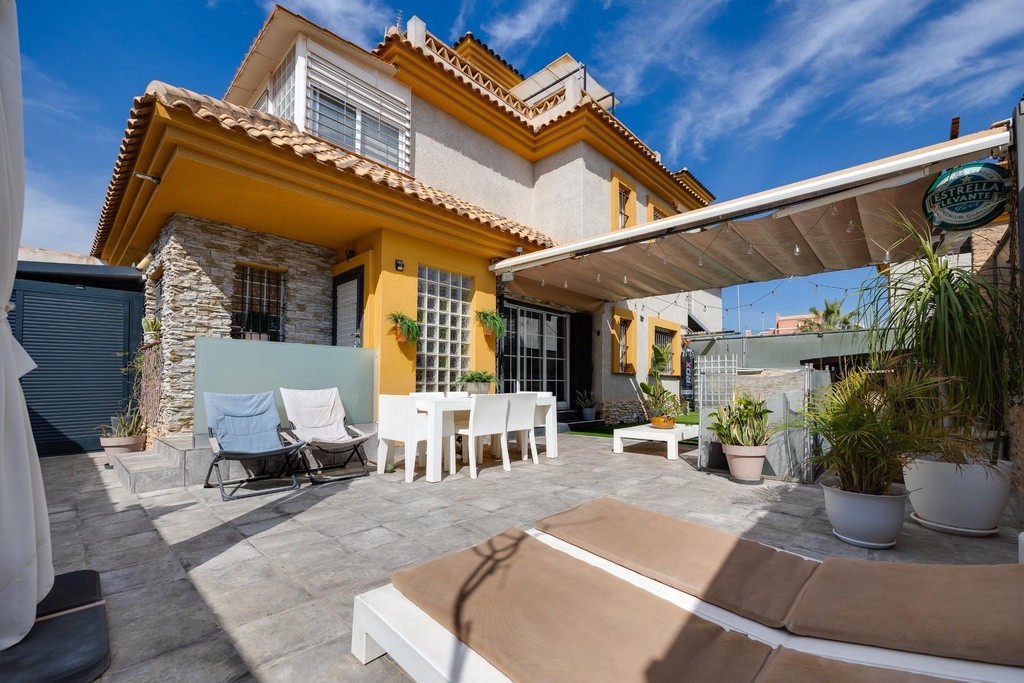 Moderná vila v Los Montesinos – La Herrada