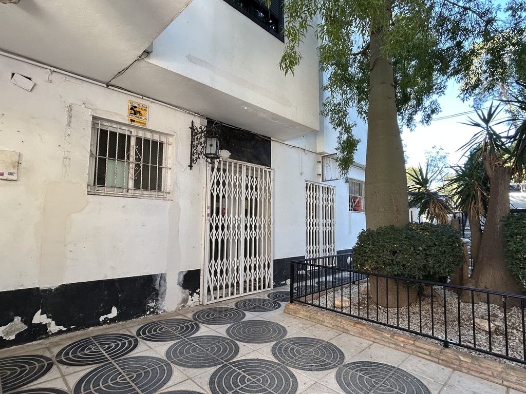 Moderný Commercial v Villamartin – Costa Blanca