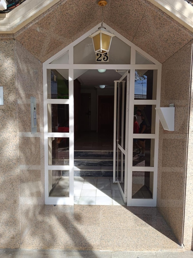 Commercial v El Altet