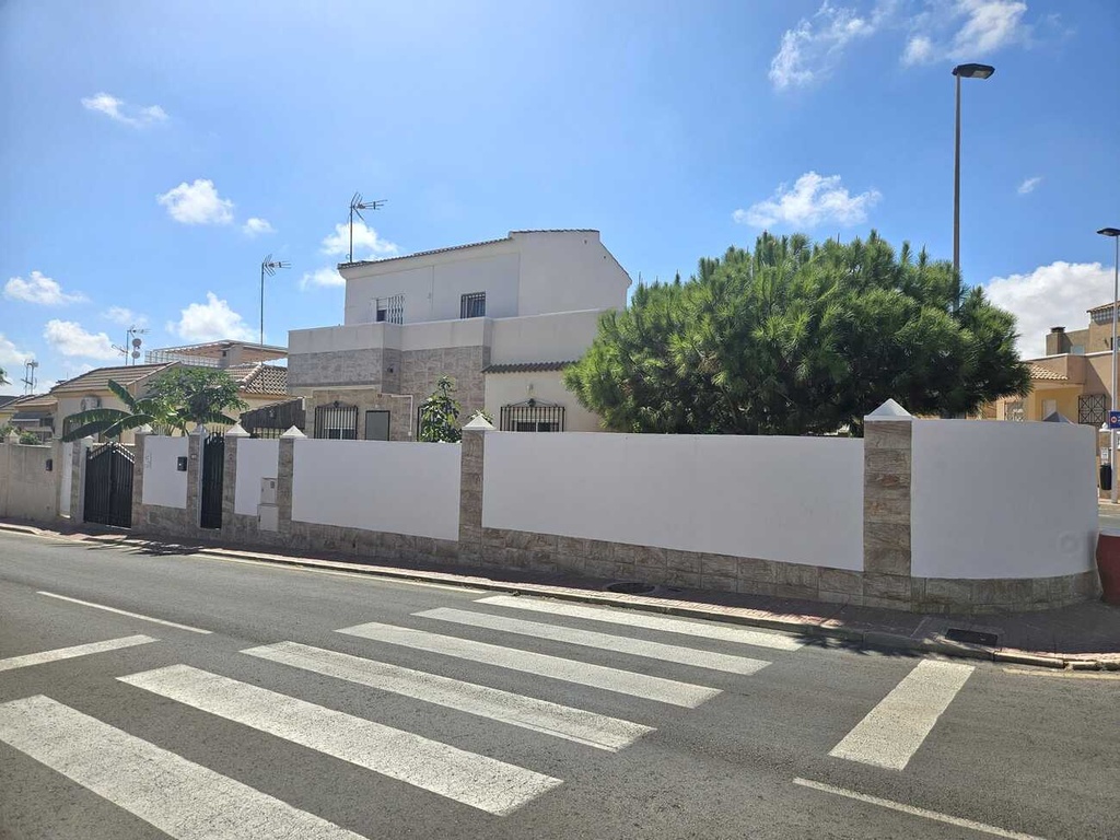 Moderná vila v Torrevieja – Torre Del Moro