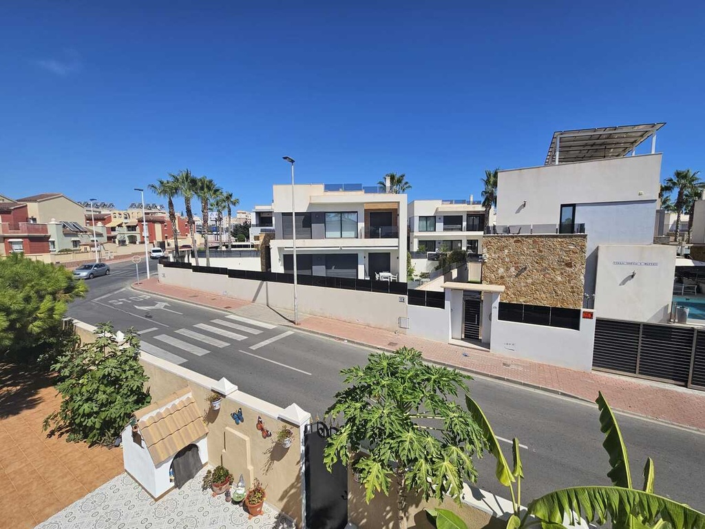 Moderná vila v Torrevieja – Torre Del Moro