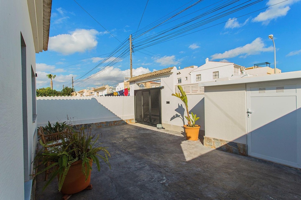 Moderný mestský dom v Torrevieja – La Siesta