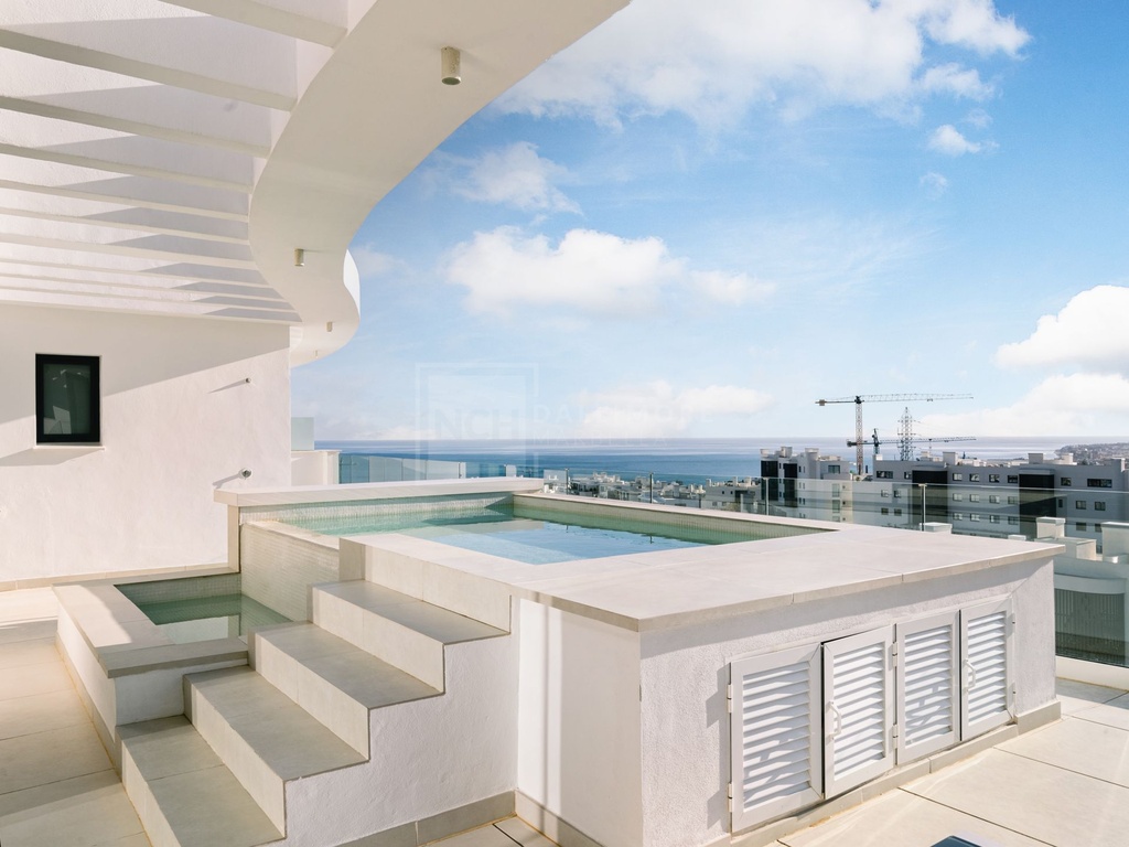 Luxusný penthouse v El Higueron – Inland