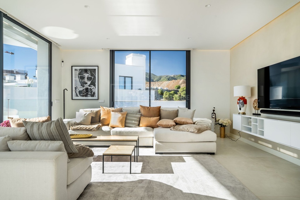 Luxusný penthouse v El Higueron – Inland