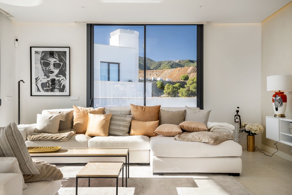 Luxusný penthouse v El Higueron – Inland