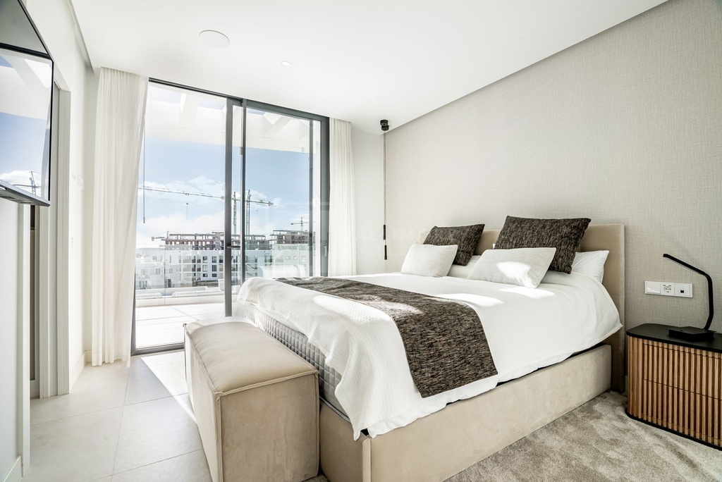Luxusný penthouse v El Higueron – Inland