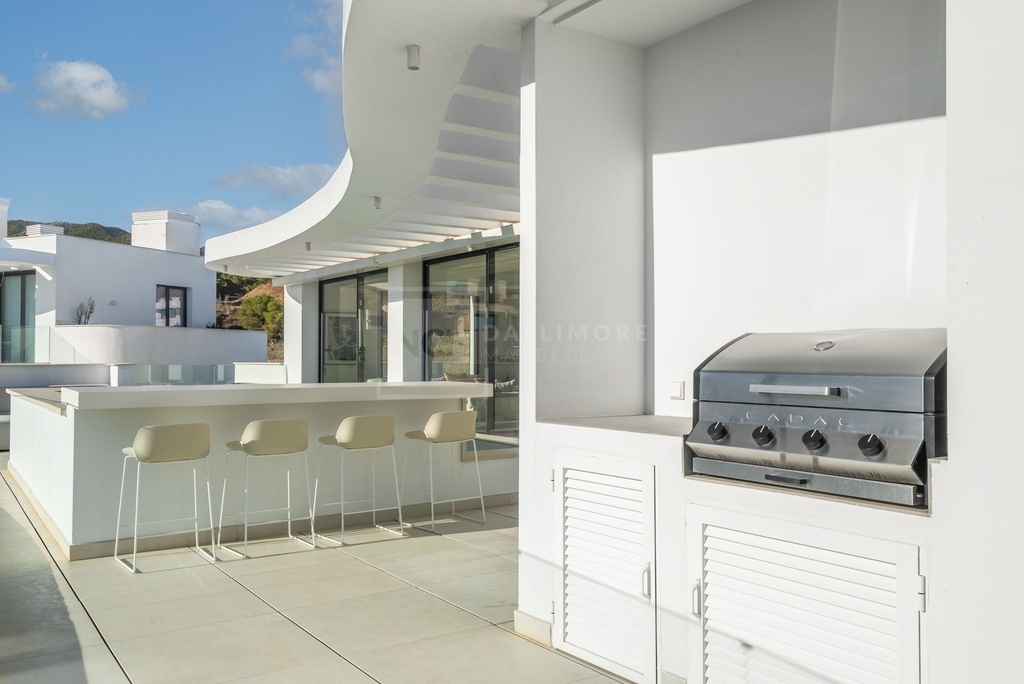 Luxusný penthouse v El Higueron – Inland