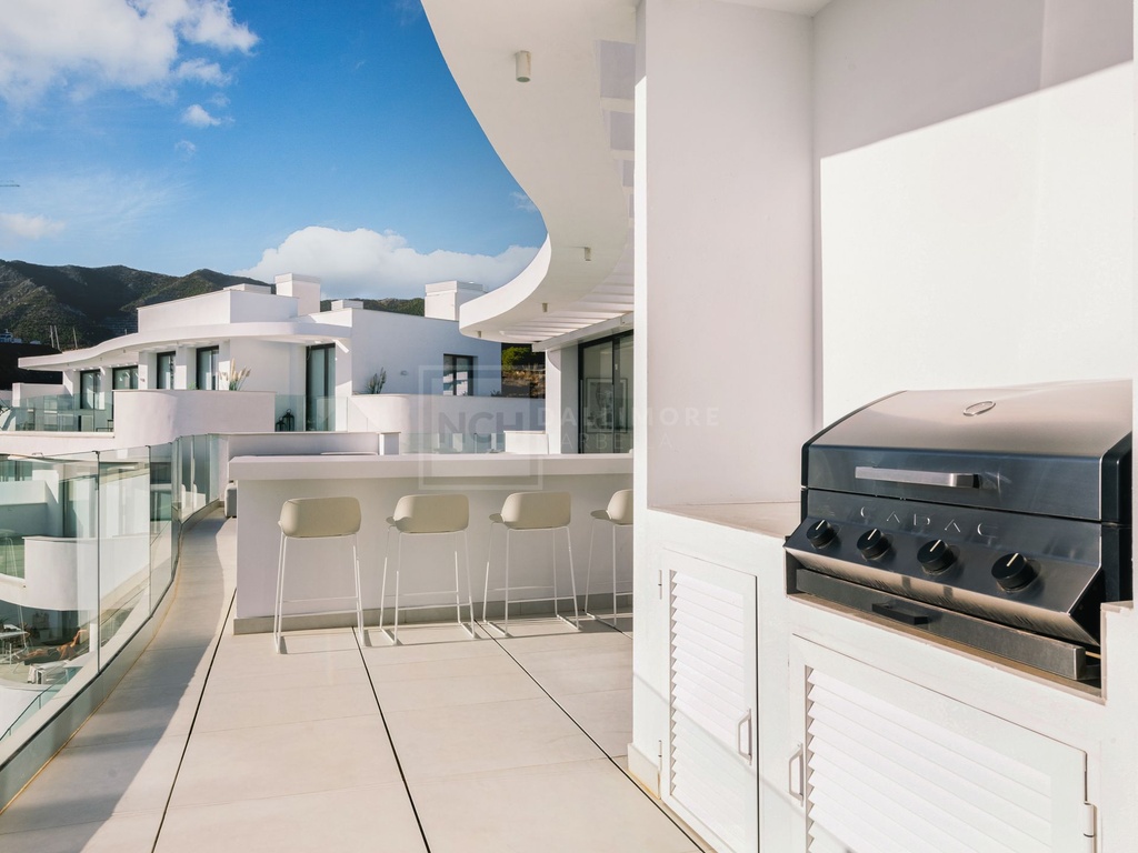 Luxusný penthouse v El Higueron – Inland