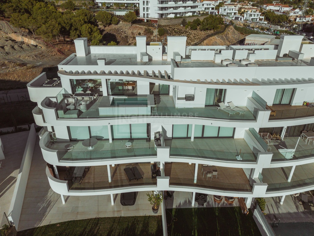 Luxusný penthouse v El Higueron – Inland