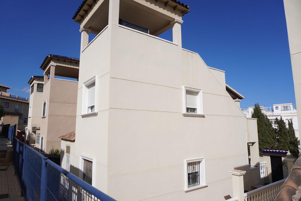 Moderná vila v San Miguel de Salinas s bazénom