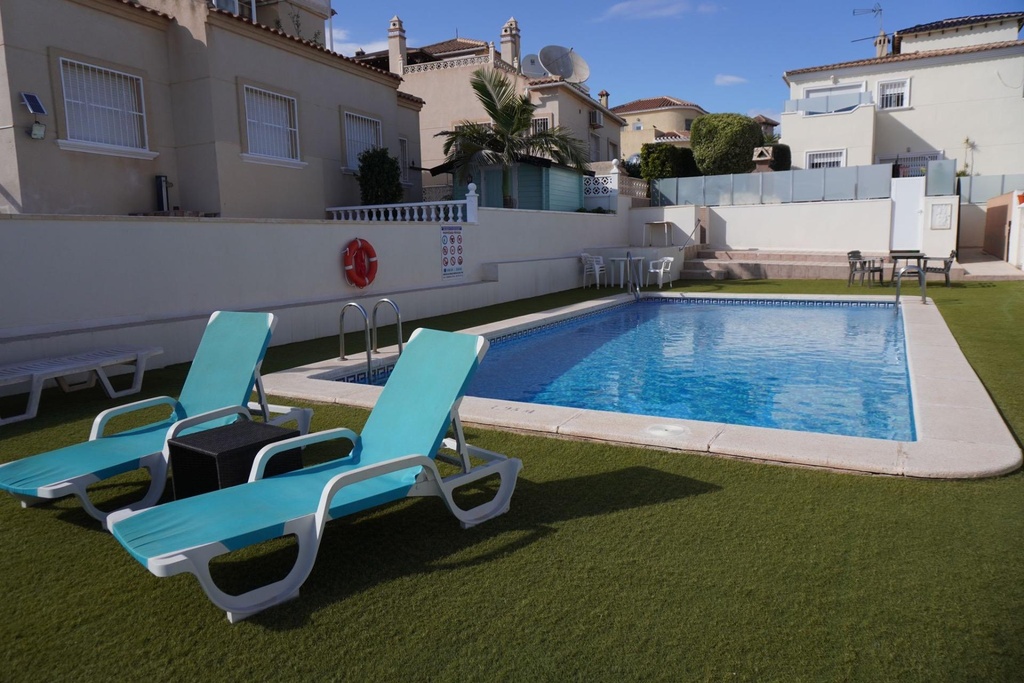 Moderná vila v San Miguel de Salinas s bazénom
