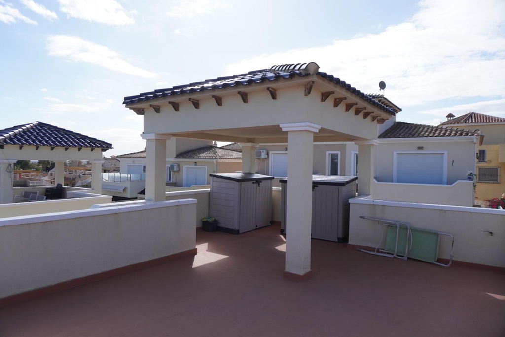 Moderná vila v San Miguel de Salinas s bazénom