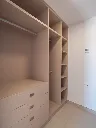 vstavaná skriňa