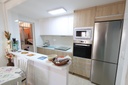 Zenia Mar III: prízemný bungalow o rozlohe 74 m2, s veľkou 25 m2 dláždenou terasou a záhradou s grilom. Zariadenie zahŕň