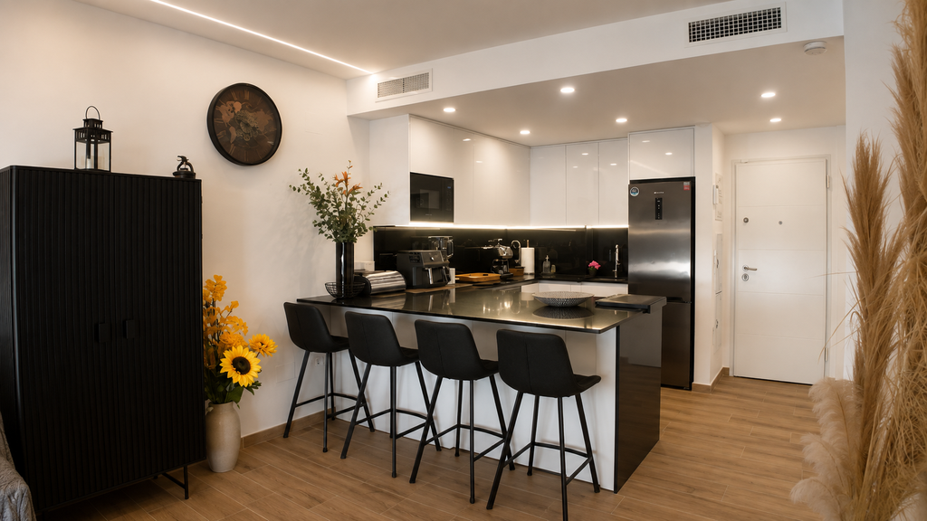 Moderný penthouse s priestranným soláriom a bazénom v Villamartín