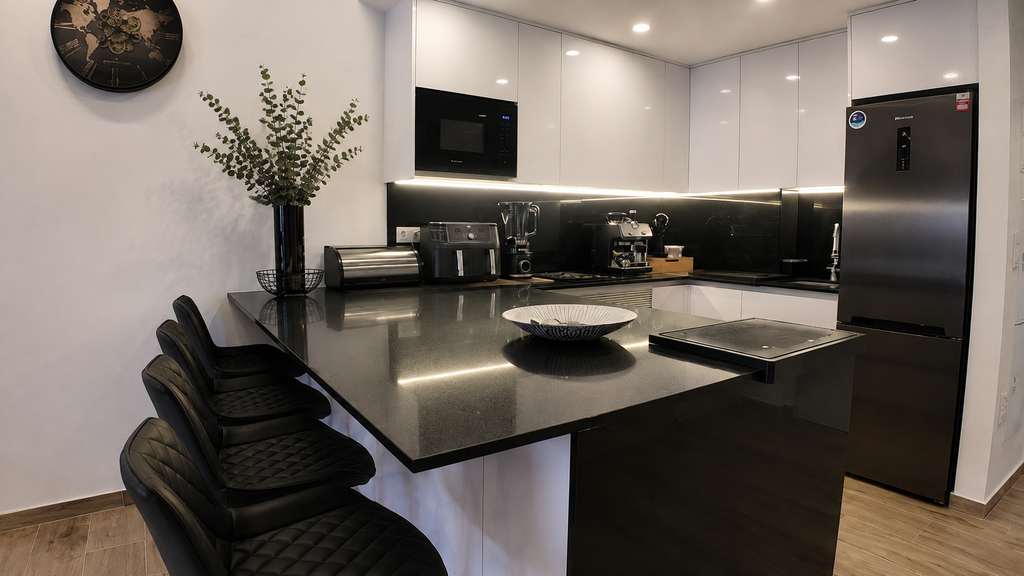 Moderný penthouse s priestranným soláriom a bazénom v Villamartín