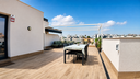 Moderný penthouse s priestranným soláriom a bazénom v Villamartín